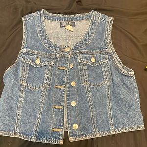 I’m selling an OLD NAVY no sleeve jean jacket
